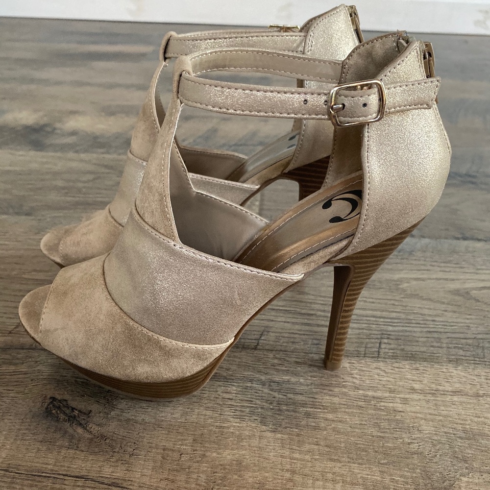 Gold/Tan Heels